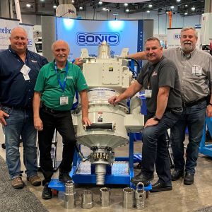 Lots of Sonicdrilling experience Engineers working with drillers.JPG